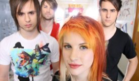Paramore разбили кучу гитар в новом видео на песню Ain’t It Fun