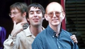 Алан МакГи распродает вещи, связанные с группой Oasis