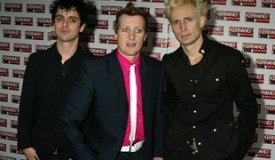 Green Day поделились очередным роликом из студии