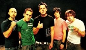 Simple Plan исполнили песню с нового альбома в акустике