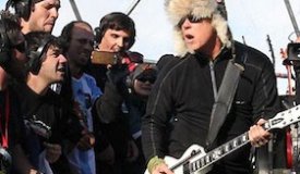 Metallica дали бесшумный концерт в Антарктиде
