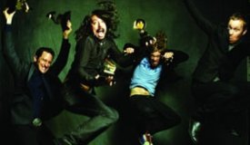 Foo Fighters отметили возвращение на сцену концертом в пиццерии