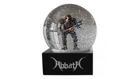 Блэк-металисты Abbath выпускают снежный шар