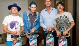 Red Hot Chili Peppers выпустили новую песню In Love Dying