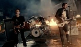 Blink-182 представили клип на первый сингл с грядущего альбома «Neighborhoods»