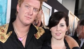 У вокалиста Queens Of The Stone Age родился сын