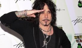 Бывший вокалист Motley Crue записал акустический альбом