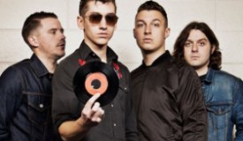 Arctic Monkeys сыграли новую песню Do I Wanna Know?