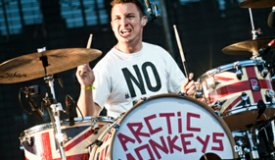 Барабанщик Arctic Monkeys чуть не отложил дату выхода нового диска