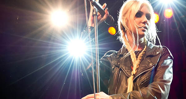 2014-live-The-Pretty-Reckless